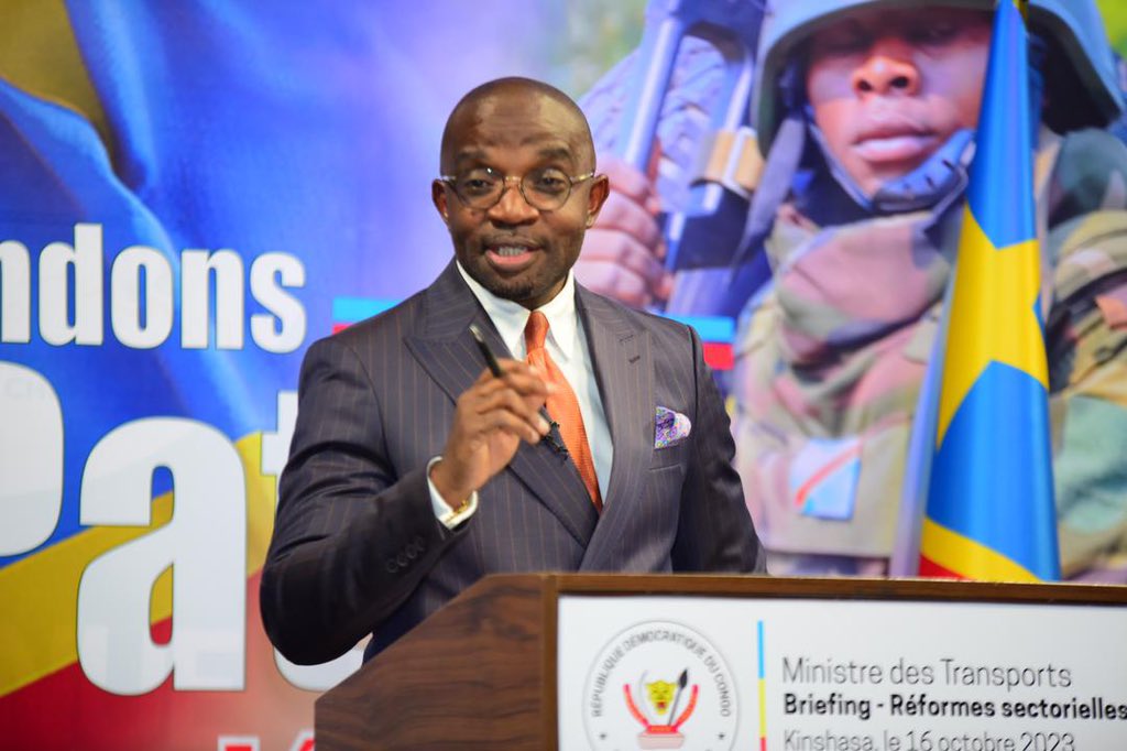 EverydayRdc's tweet photo. #RDC Maître Marc EKILA LIKOMBO, Ministre des Transports, Voies de Communication et Désenclavement, quitte le gouvernement et opte pour son siège d’élu du Territoire de Basankusu. https://t.co/eIkbZz0A6K