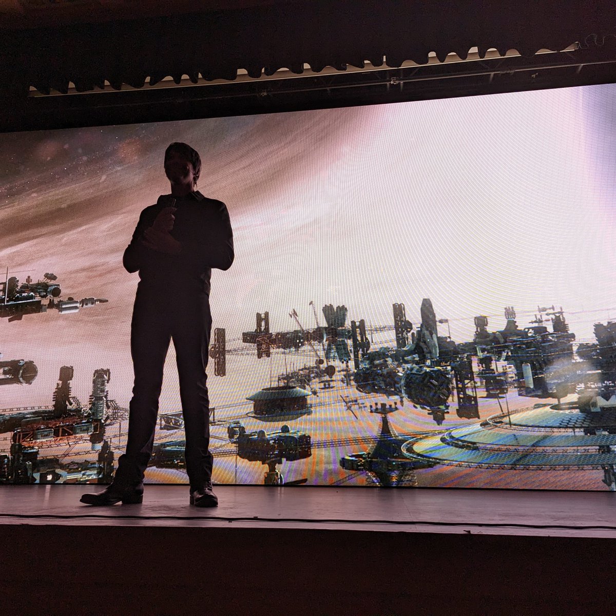 afentis's tweet photo. 🌍 what does it mean to live a finite life in an infinite universe?
🔭awe inspiring evening with #ProfBrianCox https://t.co/IY0kcCByC9