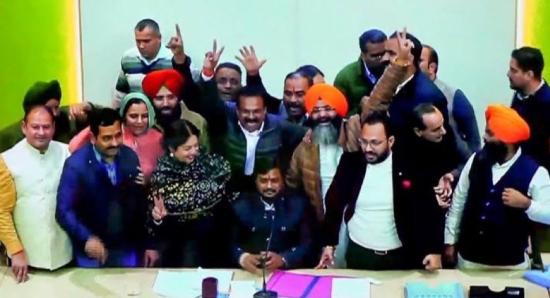 Big News: Supreme Court says 8 votes rejected by Anil Masih count for Congress & AAP.

Recount ordered.

Big slap on BJP & Anil Masih. 🔥

#SupremeCourtDecision
#ChandigarhMayorElection