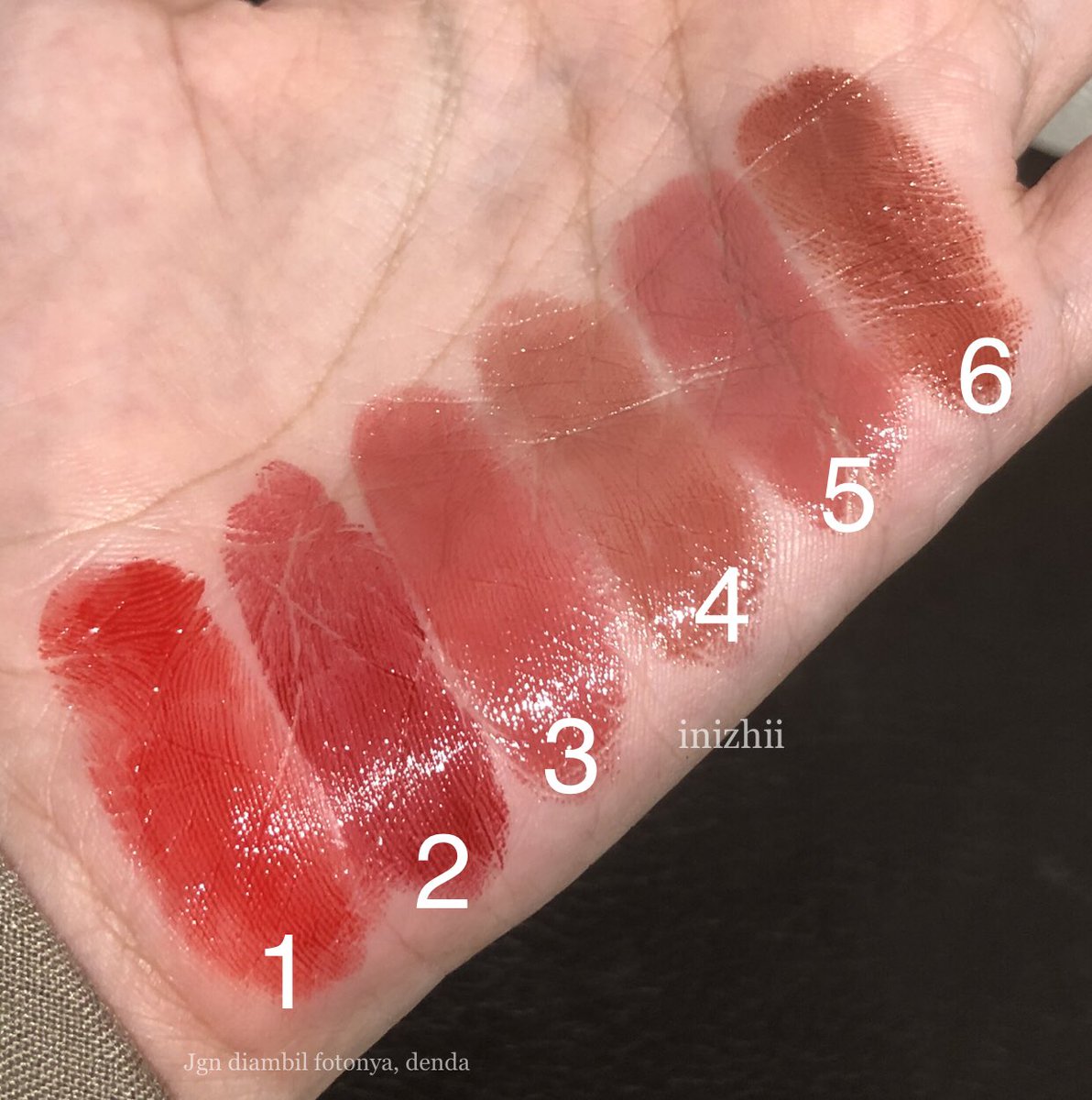 inizhii's tweet photo. Kubilang ya bibir2 yg mungkin ga cocok sama lip ink, mesti bgt punya iniiiii!!! Tinted lip balm yg ga akan bikin bibir gersangg

Warna2nya… asli deh cantik2 bgt 🥹👌🏻
Kalian penasarann yg manaa? https://t.co/1M3bMOzj9X