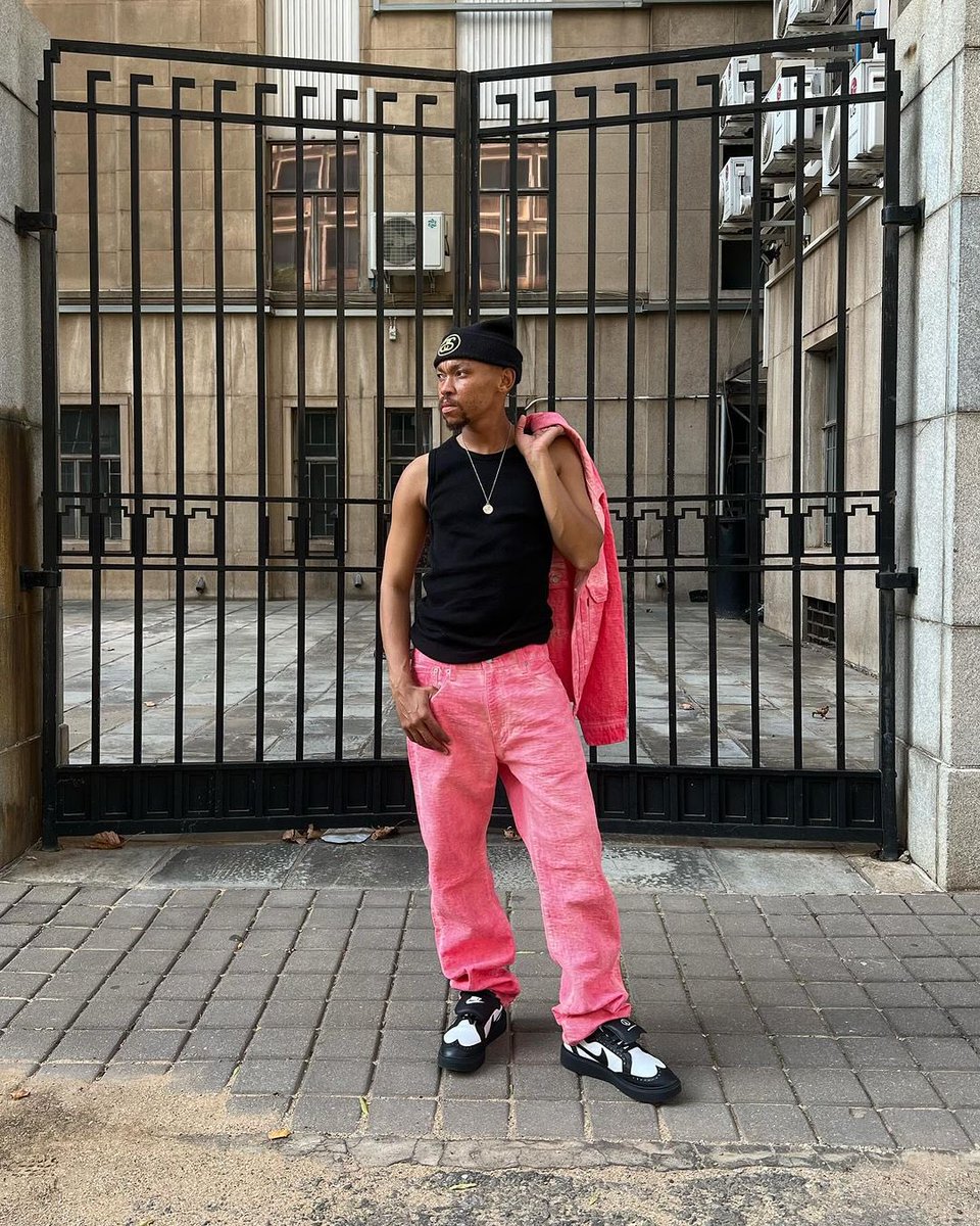 Zkhiphani's tweet photo. Meet @its_bafreckles, a sneaker enthusiast, creative director, streetwear model known for his exceptional sense of style and the founder of @bafreckles.upcycling. 

Cc: @its_bafreckles 

#fitcheck #styleappriciation #fashionenthusiast https://t.co/r5Qbt34VIY