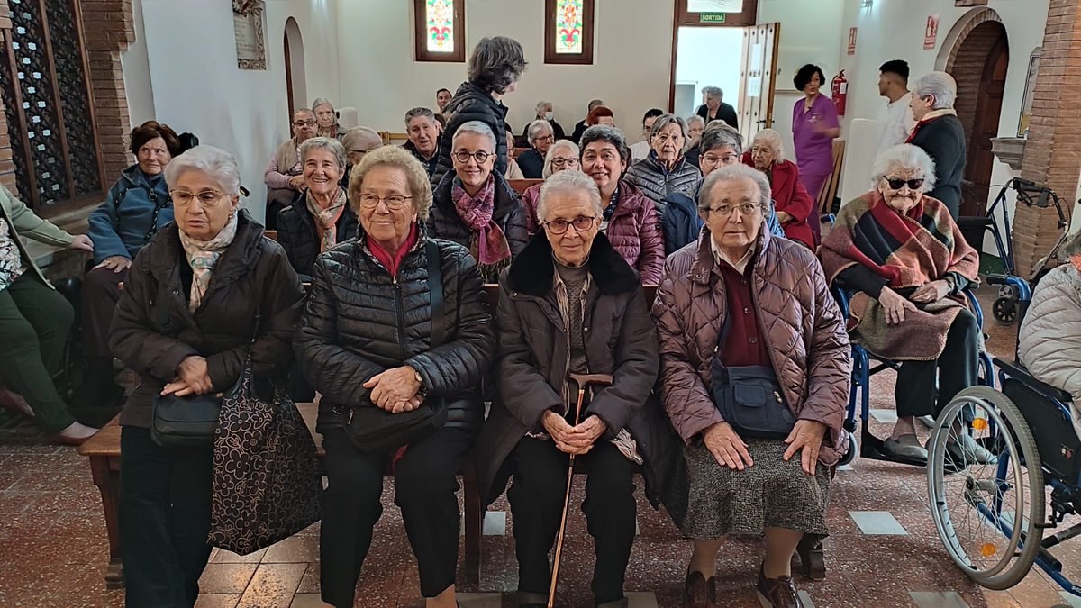 💚Per commemorar els 700 anys de l’#HospitaldeSitges, aquest matí s'ha celebrat una missa a la capella. L'ha oficiat Mn. Vilaplana i ha estat concelebrada per Mn. Pausas.

Han assistit algunes de les Germanes de la comunitat de Concepcionistes de Vilanova, i altres de Barcelona.