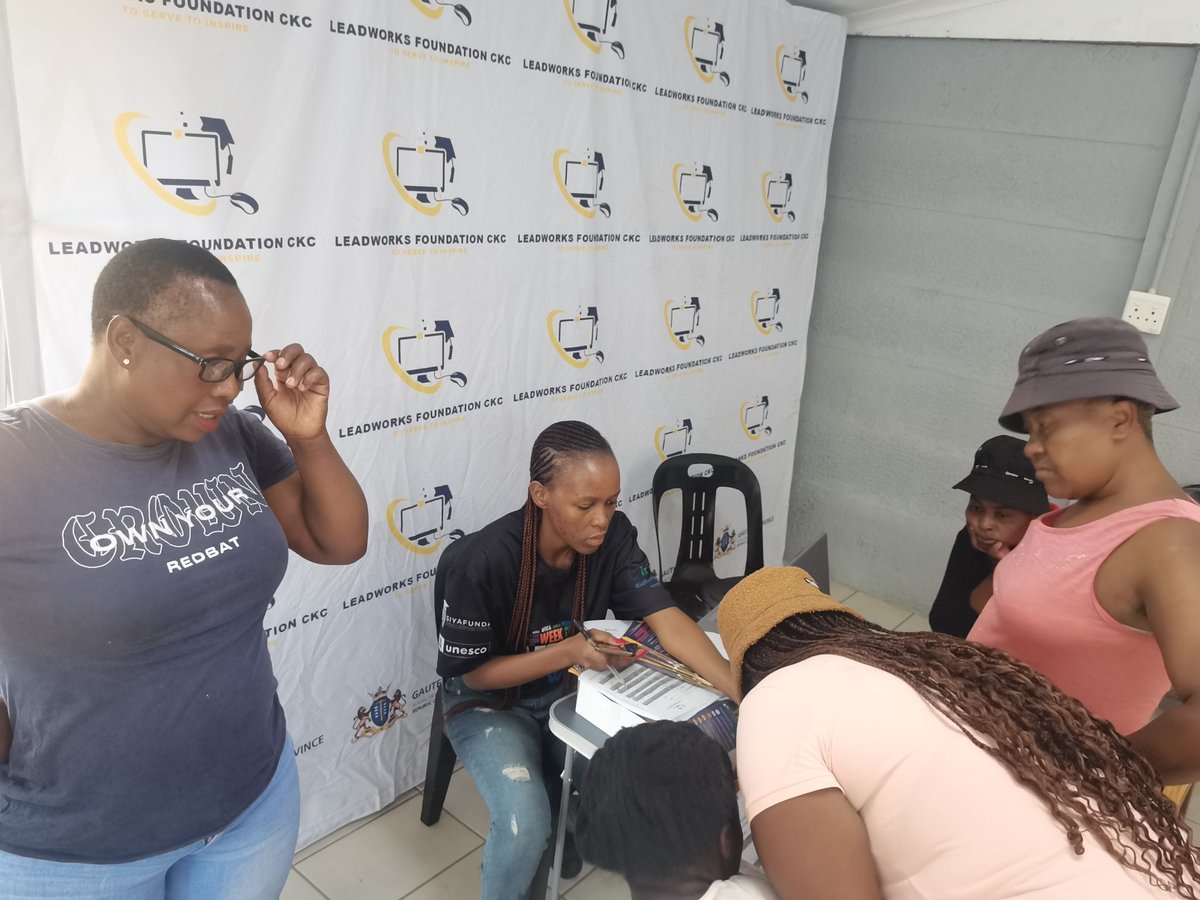 mustafm's tweet photo. Zandspruit Youth are thirsty for opportunities and @Siyafunda_ctc we continue to play our part. We are living no one behind. As we bring more skills to our communities #GrowingGautengTogether #SiyafundaCTC #leadworksckc  #Agenda2063 #YouthEmpowerment https://t.co/jMuH4L2Sf6
