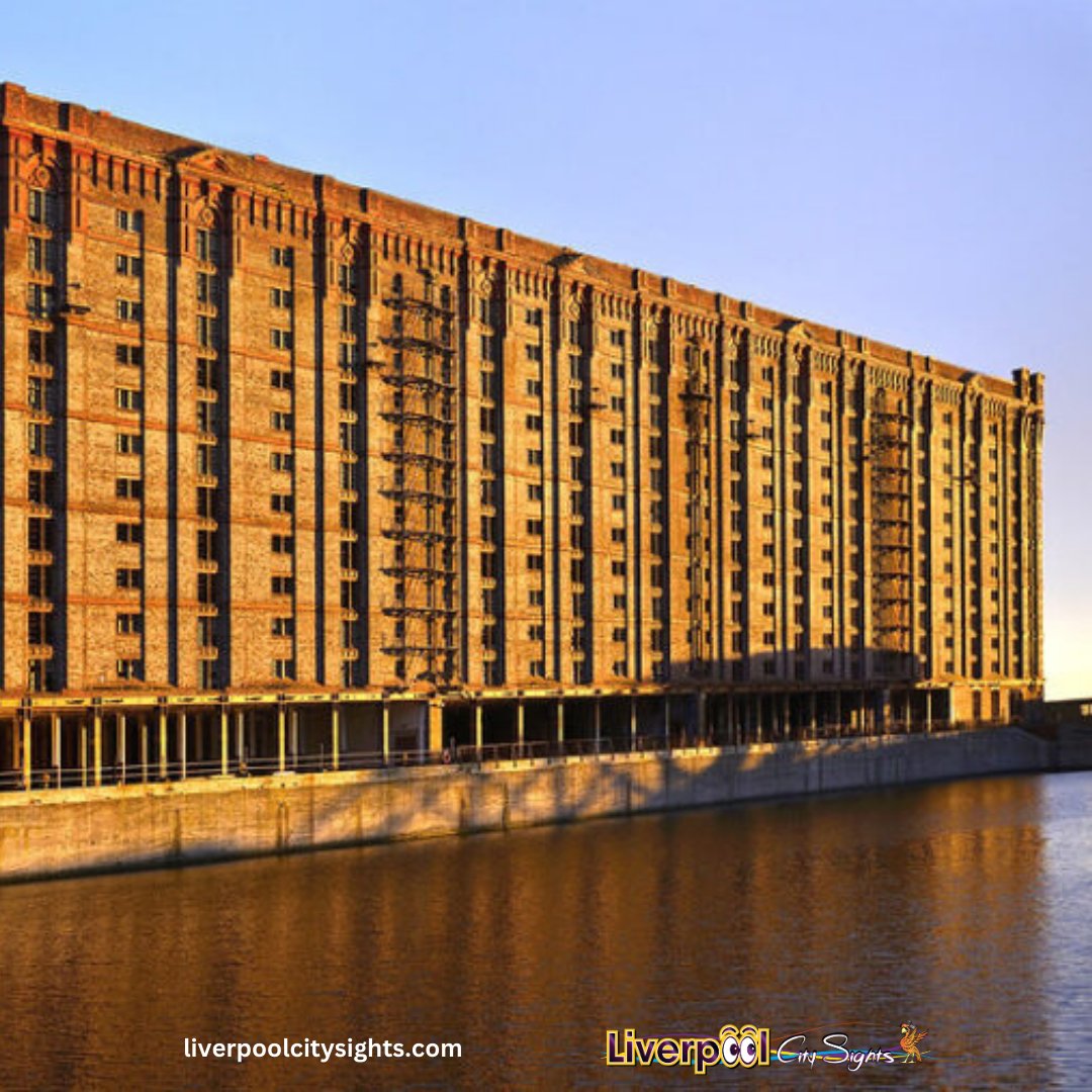 Stanley Dock Tobacco Warehouse is a beauty! 🏭✨ Grade II listed, it stands as the world's largest brick warehouse. Built in 1901, its 14-storey height and 36-acre span were unparalleled in its time, using 27 million bricks, 30,000 panes of glass, and 8,000 tons of steel. 🔨🏗️