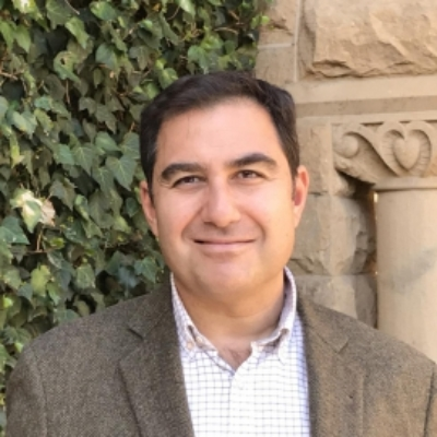 Stanford Üniversitesi Tarih Profesörü Ali Yaycıoğlu:

"Türkiye'de toplumsal hayat haddinden fazla tarihe boğulmuş. Siyaset geçmişi konuşmaktan, geleceği konuşamaz hale gelmiş. Geçmiş anlatıları siyaseti esir almış. Geçmişe bu kadar takılı kalmak geleceğe çok dar bir pencereden
