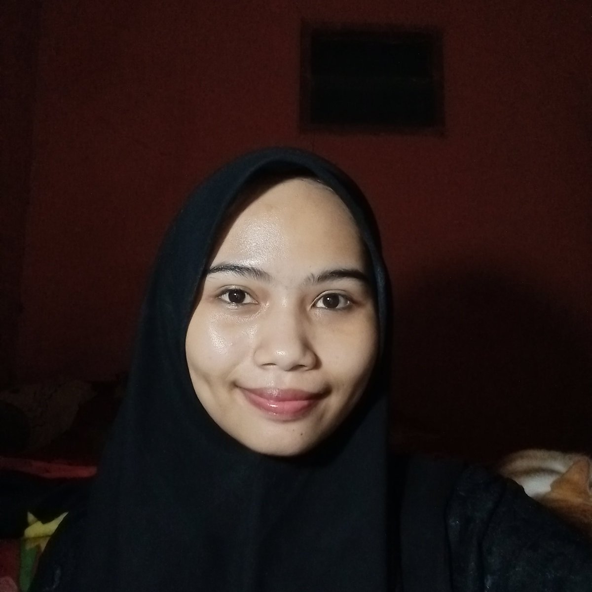 alkenaku's tweet photo. ✨Akhirnya nemu sunscreen spray yang sat set dan ga ada bekas whitecastnya✨

Asli deh ini salah satu solusi buat aku yang mager atau ga sempet pake ss 😭 apalagi ga bikin BERMINYAK atau GREASY loh‼️

#racuninskincare 
#EffortlessProtection https://t.co/v1a4NChDz1