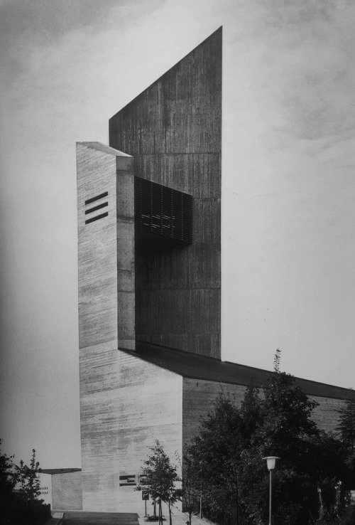 FedeItaliano76's tweet image. Cold War aesthetics

West German post-war churches, or: How geopolitics shaped the spiritual