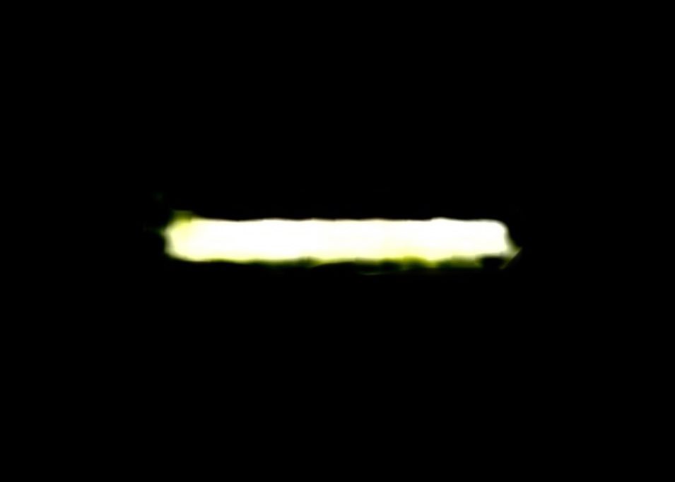 #ufotwitter This one is pretty damn cool. Those luminous dots you see. People often describe as “portholes.” 

The cylinder is doing some mind fuckery here, to appear more obvious. But at the same time look distinctive enough to establish that is not a man-made craft.