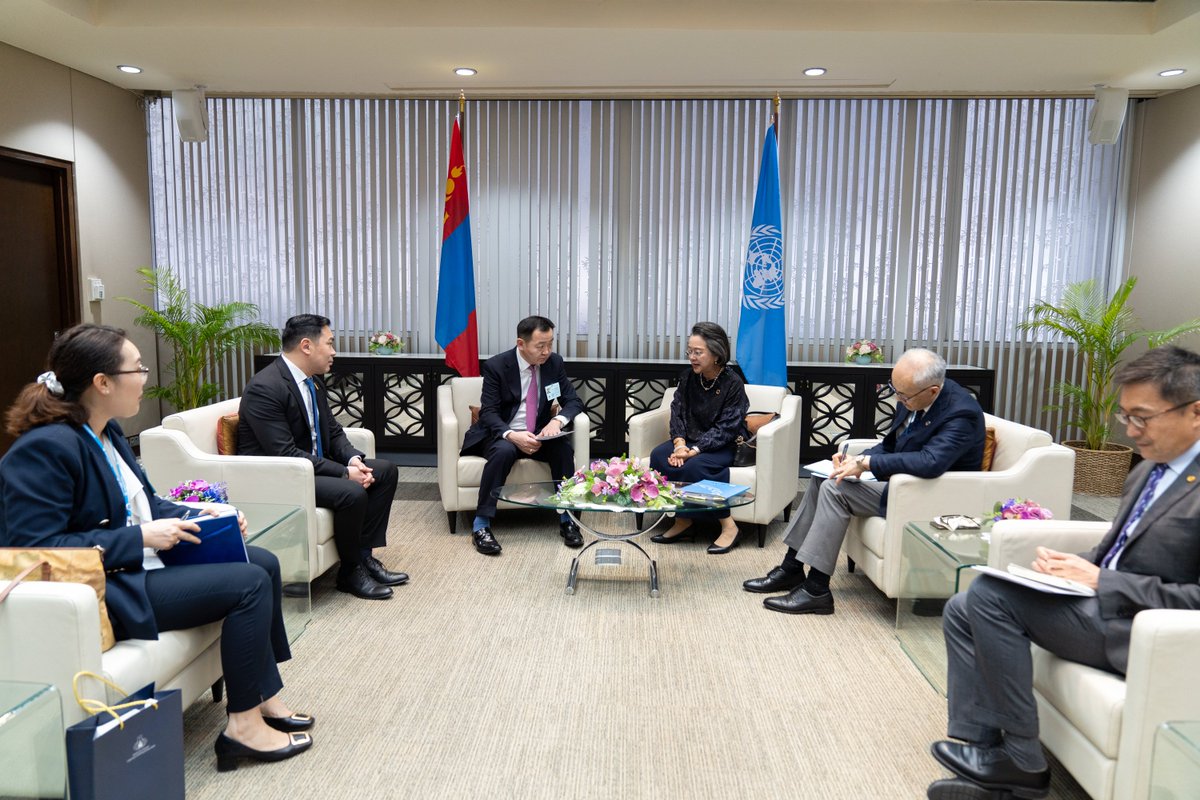 Great exchange with State Secretary Ankhbayar Nyamdorj of <a href="/MongolDiplomacy/">MFA Mongolia</a> on the <a href="/UNESCAP/">United Nations ESCAP</a>'s Catalyzing Women Entrepreneurship project, support with green bonds &amp; development of dry ports. It was insightful to hear about #Mongolia's plans to enhance transport connectivity. #APFSD