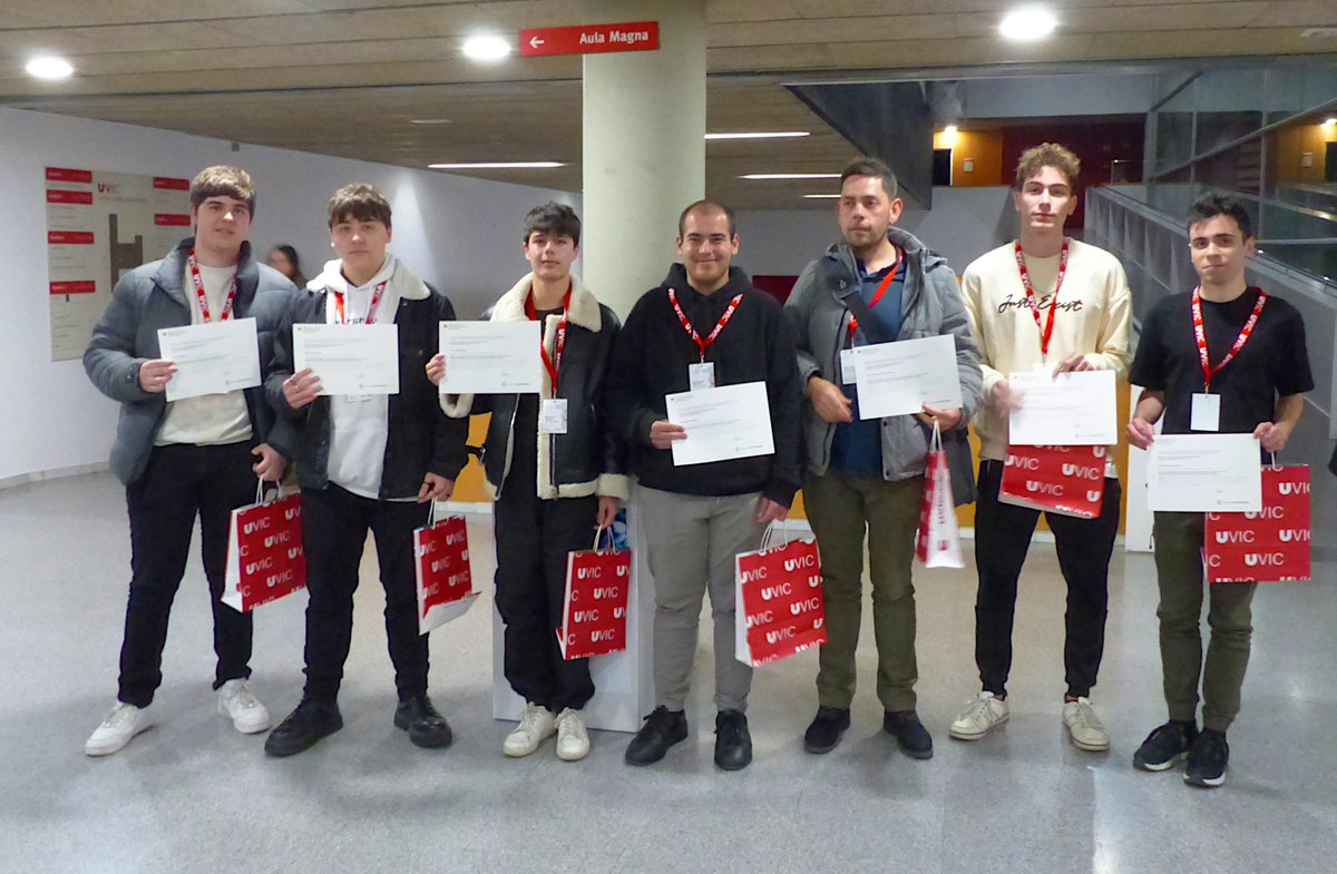 Alumnes de segon curs dels cicles de DAW i ASIX van participar al 3r congrés de multimèdia centrada en aplicacions i videojocs, titulada “Imaginant i creant videojocs”, organitzat per la Universitat de Vic (UVic). Més informació a l'enllaç! 👨‍💻🕹️

agora.xtec.cat/inslacetania/p…