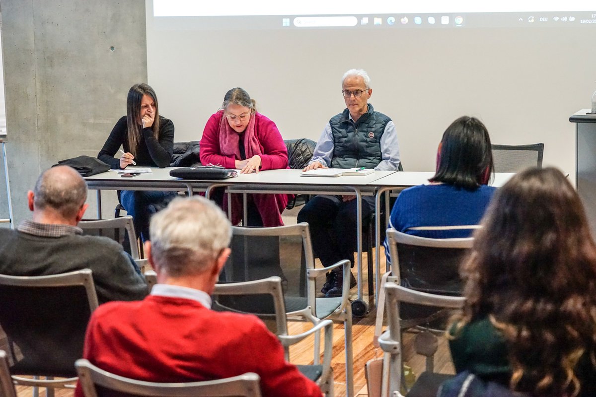 Politika tweet media