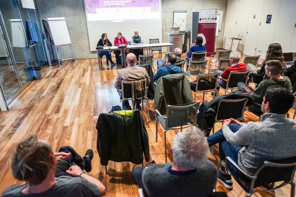 Politika tweet media