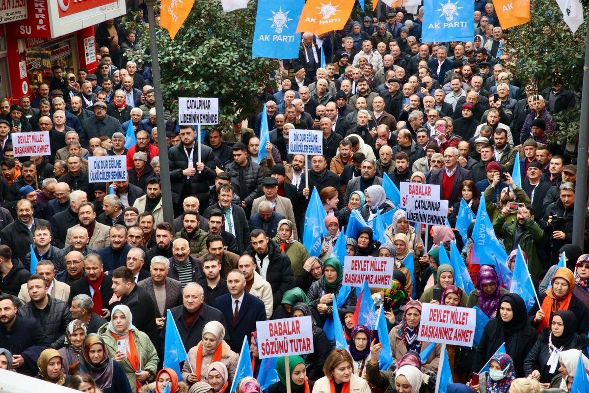 Muhteşem bir kalabalık,
harika bir coşku ❤️

Çatalpınar'da kararını vermiş 👏

Birlikte başardık, birlikte kazanacağız 🤝