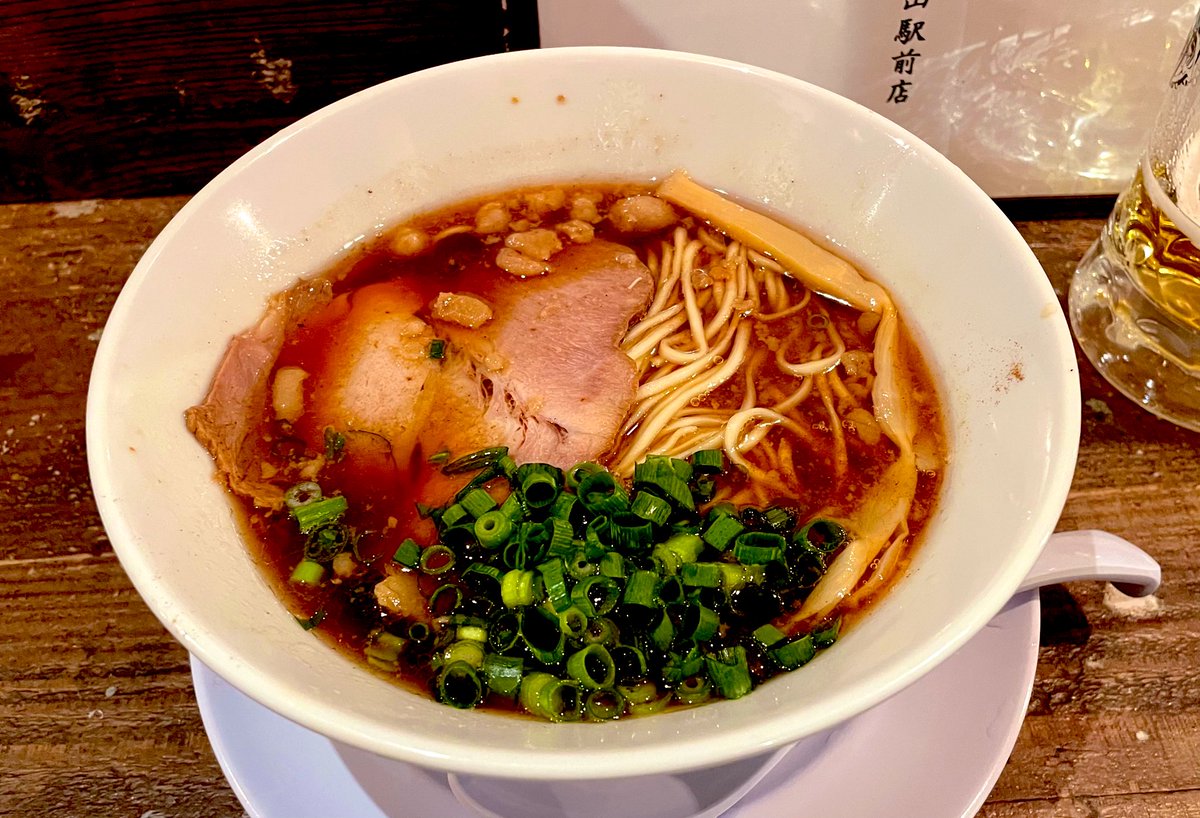 ShiroTourer's tweet photo. 尾道ラーメン 一　福山駅前店
お初の尾道ラーメン　うっま‼️
コクのあるスープと背脂がいい感じ
サイドのタコから、がんす揚げもうーまっ
ビール進むわ〜🍺🍺 https://t.co/PGOg5450Y3