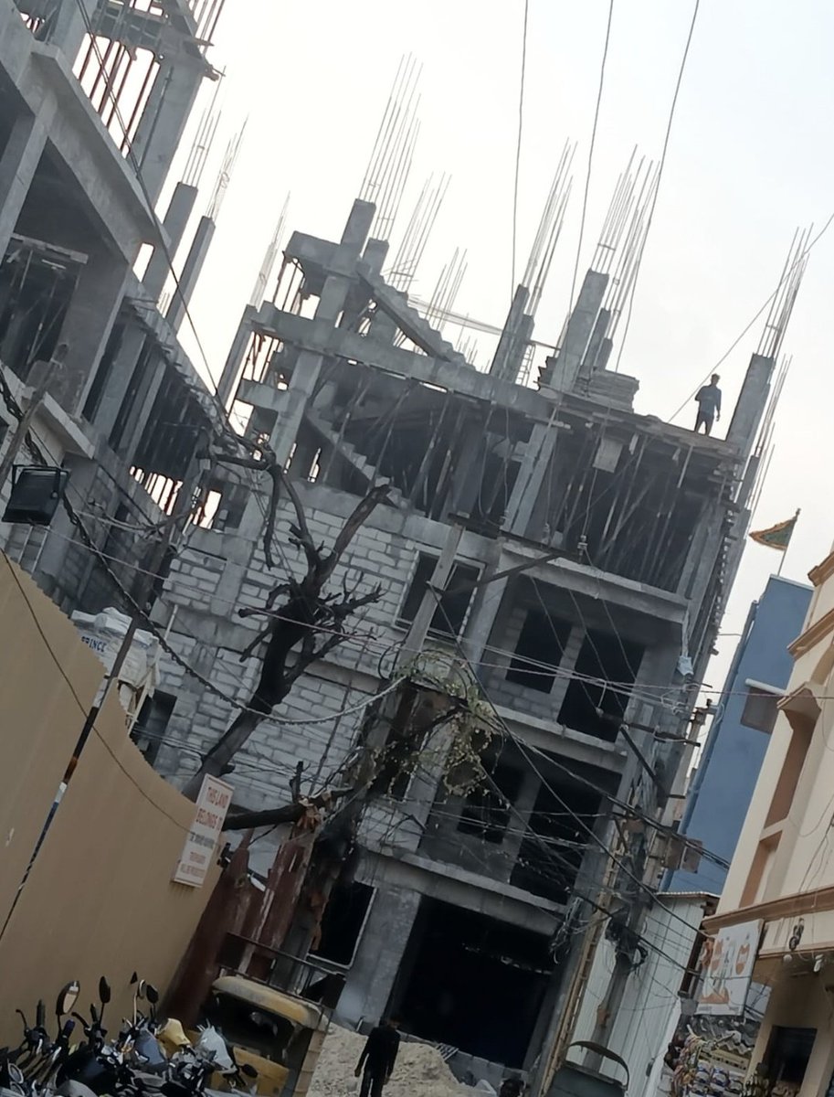 TSravan11's tweet photo. @DrTamilisaiGuv @GHMCOnline @YadavTalasani illegal construction on brahmanwadi Begumpet .rr gopal compound addres 1-10-219/2 imeaditley take action on this construction https://t.co/UoFs1KoDQ9