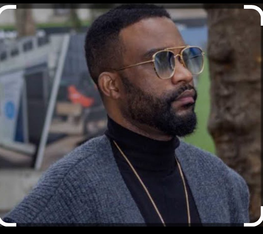 Imbu, méprisant, rancunier et autosuffisant, cet artiste gêne par son insolence à l’égard de tout le monde:Aînés, Collègues, Partenaires, journalistes, Autorités publiques,..
Son orgueil devrait pousser tous les congolais au boycott de ces activités!
L’orgueil précède la chute 👇