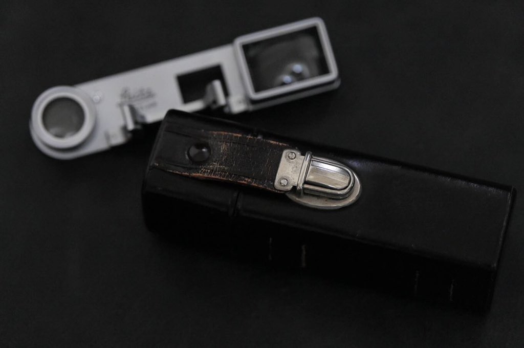 BarnackJh's tweet photo. 本日の戦利品💰
『Leica DR Summicron nooky SDPOO用ケース』
#メガネケース #leica #drsummicron50 #世界の中古カメラ市 #ginza #松屋銀座 #camera #leica #secondhands https://t.co/BRr4Wg9gT1