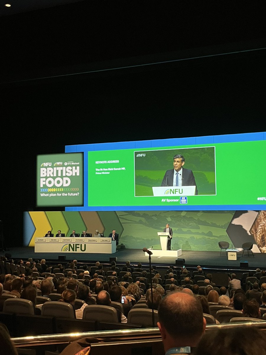 Prime Minister <a href="/RishiSunak/">Rishi Sunak</a> announces at #NFU24 new legislation being laid tomorrow which will introduce fairer contracts in the dairy sector and a review into the poultry sector 👏 more transparency = more resilient supply chains