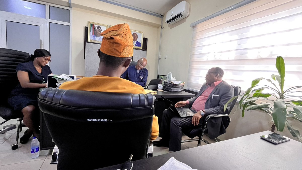 SRADeV team courtesy visit to the Honorable Commissioner Ola Oresanya -Ogun state Ministry of Environment and Ogun state Environmental Protection Agency on ProBaMet project partnership. #ökoinstitut #GIZ @giz_gmbh @FMEnvng @NESREANigeria @ogepagovng @LasepaOfficial @LasgMOE