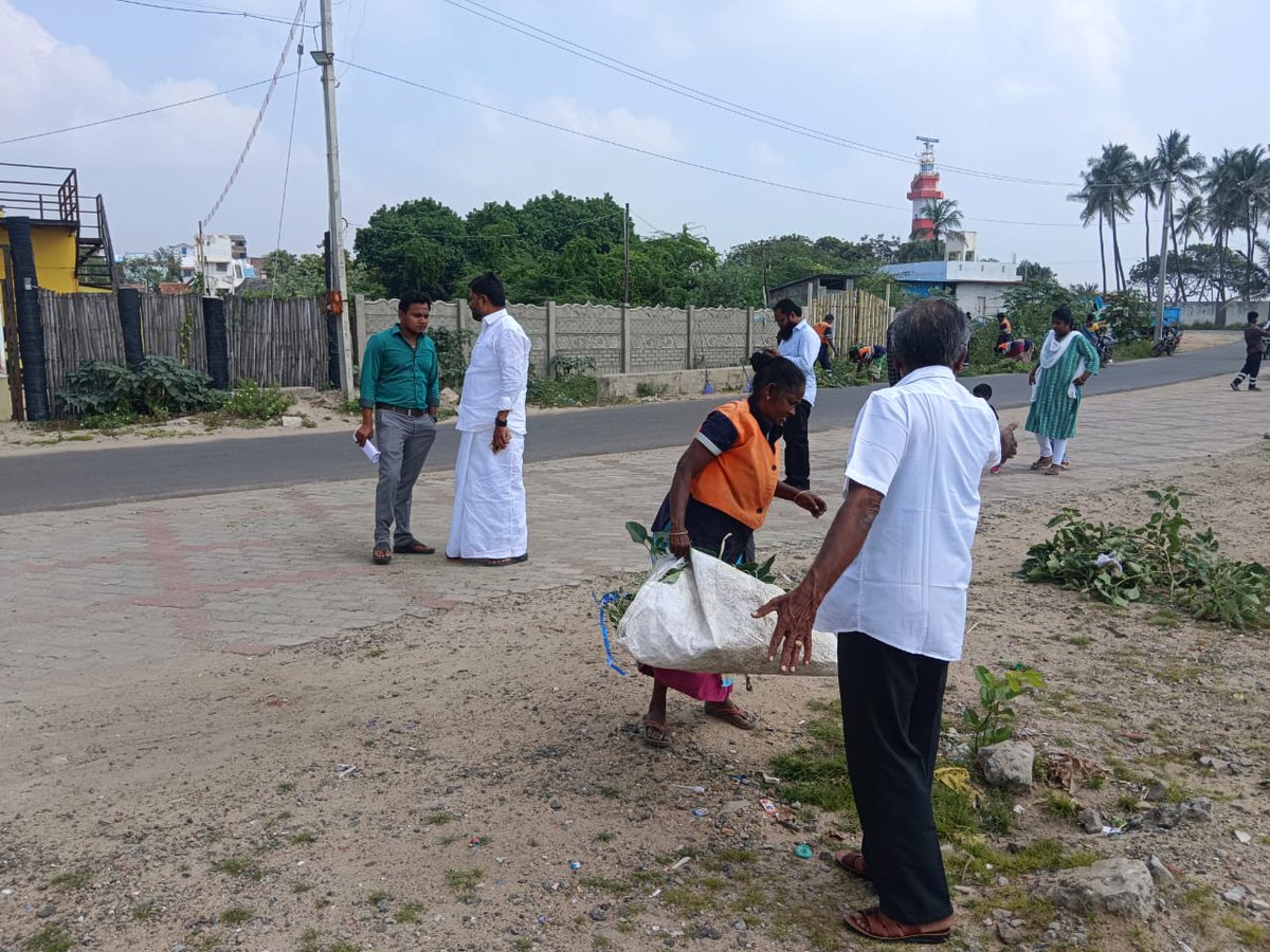 SbmMdu's tweet photo. #IndiaVsGarbage #SwachhBharatMission #SwachhSurvekshan2023
@SwachhBharatGov @MoHUA_India
@Secretary_MoHUA @RoopaMishra77
@CleanToiletsCampaign @SwachhBharatGov
@mygovindia @KN_NEHRU @SDMeena_IAS # Madurai Region- Keelakarai Beach Area being cleaned https://t.co/AU67aNNIFm