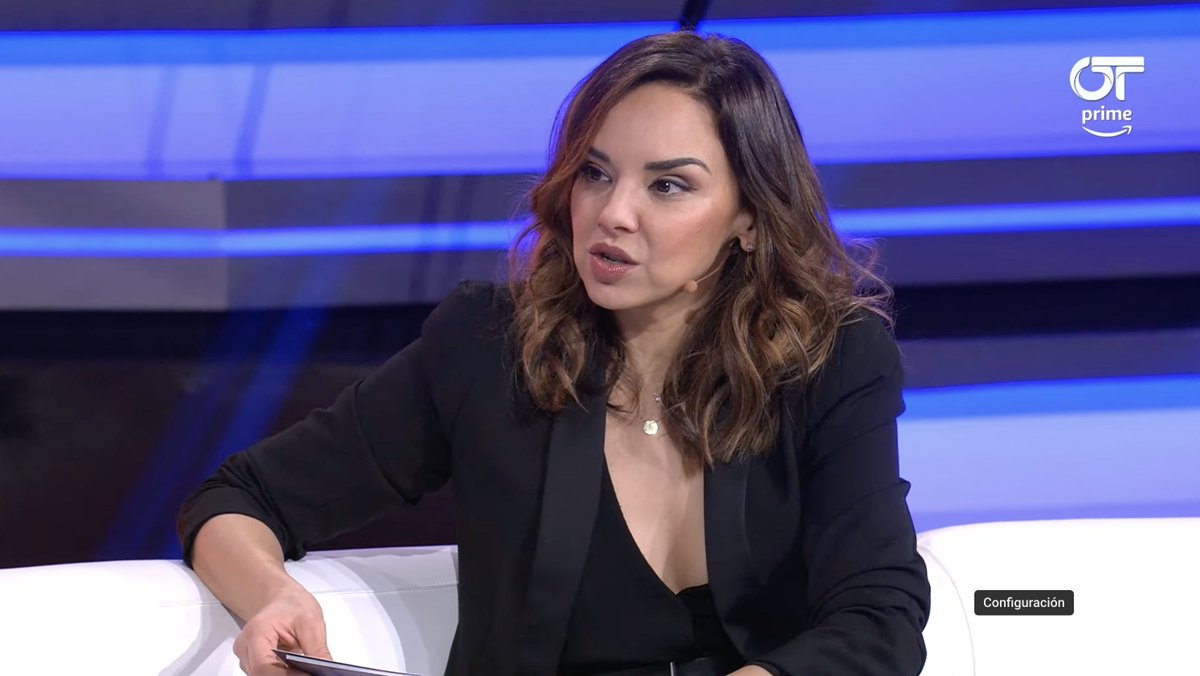 OT_Oficial's tweet photo. Llega @tinetr a la Rueda de Prensa de #OT2023 y suelta la primera 🗣️: "@Chenoa, este trono es tuyo y nadie lo discute. Eres la mejor presentadora que podíamos tener, felicidades" 👉🏻 https://t.co/xkv6ki1xAB 💙✨ https://t.co/UDyj03IhcX