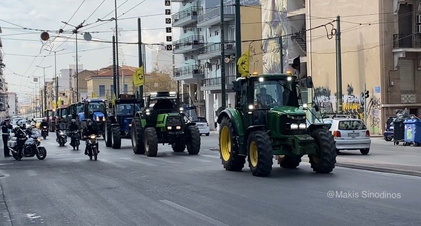 Μπήκαν Αθήνα τα πρώτα τρακτέρ