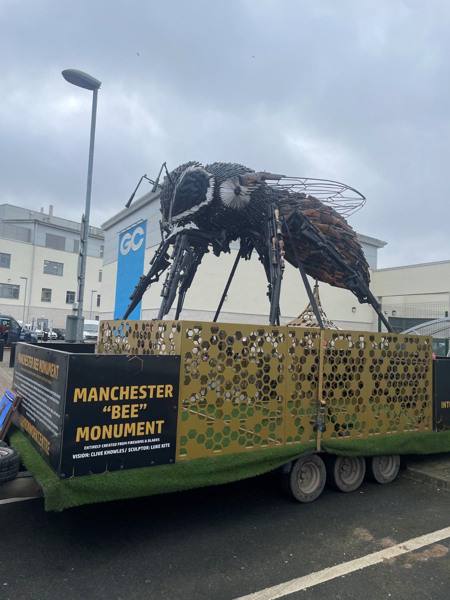 Thank you @Gloscol for hosting The Bee today and working with us for the #BeeFearlessGloucester raising awareness of the impact of violence. Last chance for the public to see the monument today until 4pm! @GlosCathedral @GloucesterBID @HollieGazzardT