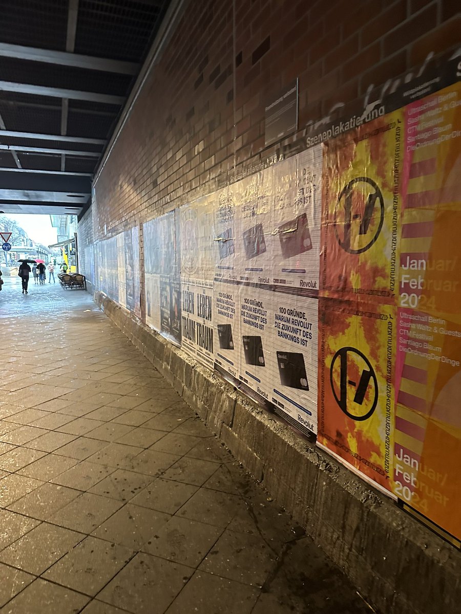 julesispanicing's tweet photo. @BanditoHub @vampire_shift Found these this morning in Berlin at Wilmersdorfer Str. 

https://t.co/FokSpwjPj6 https://t.co/zlk7aVz8eM