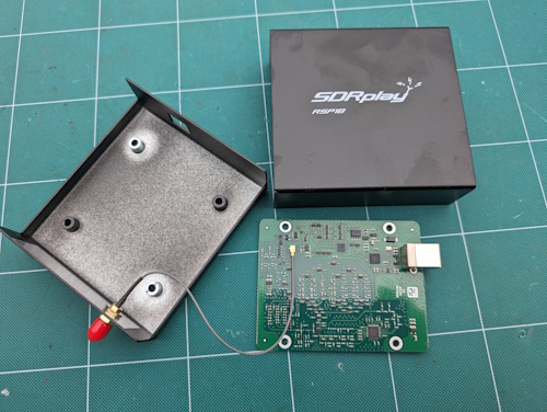 A new post on my blog pages today. A 'first look' article on the new receiver from @SDRPlay 🇬🇧 the RSP1B. No internal photos on the internet..until now. Lets have a look inside this radio and compare this to the RSP1A model launched back in 2017. merseyradar.co.uk/radio/sdrplay-…