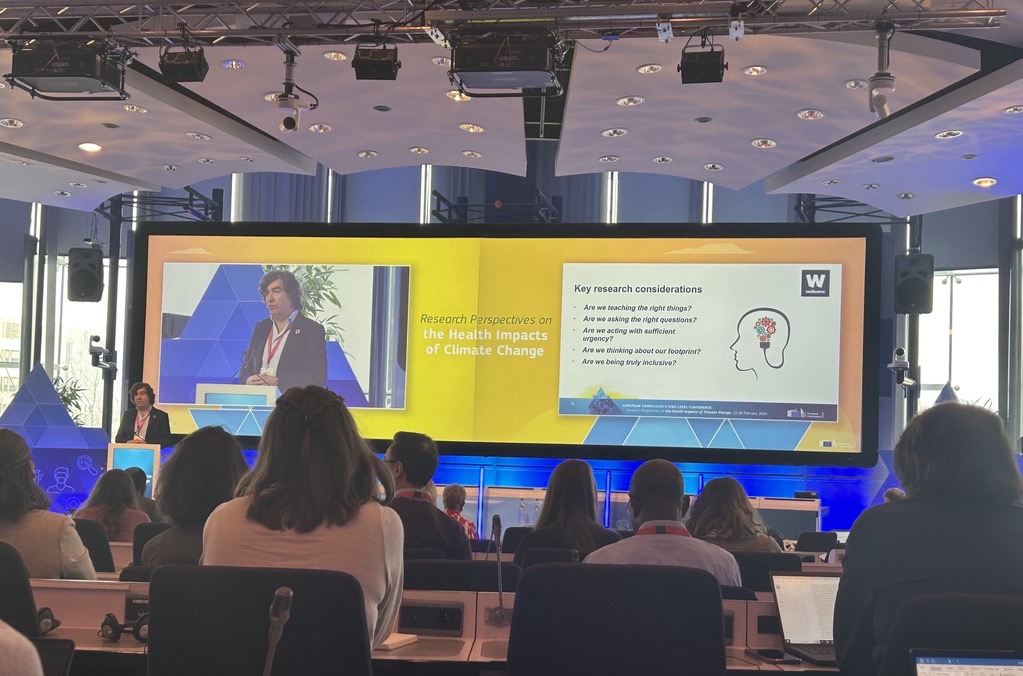Now to a session on global perspectives on #ClimateChange &amp; #Health perspectives at #EUClimateAndHealth. <a href="/AlanDangour/">Alan Dangour</a> <a href="/wellcometrust/">Wellcome</a> opens with questions for consideration: 
Are we thinking about our footprint?  
Are we asking the right questions? 
Are we being truly inclusive?