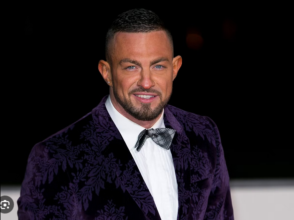 BrutusMaximusX's tweet photo. 💔Sad news. Former Strictly professional Dancer and Star Robin Windsor has passed away aged just 44.
Robin appeared on Strictly from 2010 until 2013, partnering with Patsy Kensit, Anita Dobson, Lisa Riley and Deborah Meaden.
"Robin you will be forever missed"
RIP 🕺🏾Robin https://t.co/eO01cU80UE