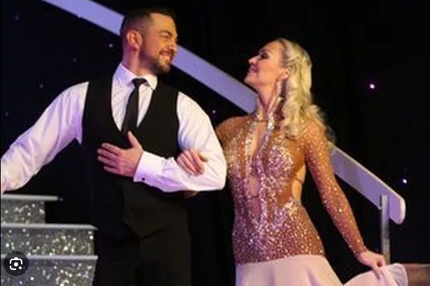 BrutusMaximusX's tweet photo. 💔Sad news. Former Strictly professional Dancer and Star Robin Windsor has passed away aged just 44.
Robin appeared on Strictly from 2010 until 2013, partnering with Patsy Kensit, Anita Dobson, Lisa Riley and Deborah Meaden.
"Robin you will be forever missed"
RIP 🕺🏾Robin https://t.co/eO01cU80UE
