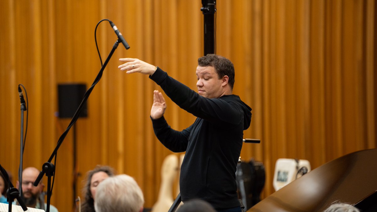 BBCNOW's tweet photo. @BBCRadio3 In Concert this evening at 7:30PM will broadcast our recent Beethoven to Babi Yar concert, conducted by Ryan Bancroft ���

With Jonathan Biss (piano), James Platt (bass) and BBC National Orchestra and Chorus of Wales #BBCNCW, this is unmissable!✨ https://t.co/wEUKaSeoN3