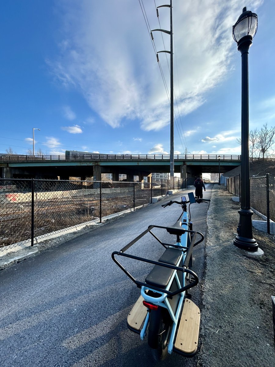 BikeToTheSea's tweet photo. The newly installed fencing in Everett is almost complete! Thank you to the City of Everett and our community supporters for making this happen! 

#biketothesea #cityofeverett #northernstrandtrail #cyclingcommunity #eastcoastgreenway #sharedusepaths #trails #cyclingcommunity https://t.co/Tp8yRp0Jm0