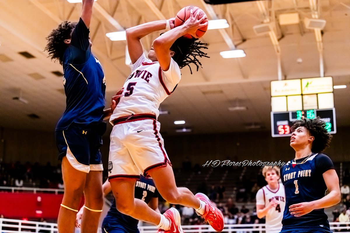 Tough loss for the Bulldawgs last night at Burger Center in the first round of the Bi-District playoffs. Dawgs fought hard until the very end. Final 78-62 Stony Point. Thank you for a great season.🐾🏀 @BowieBasketbal1 @AISDBowie @DCTBasketball @var_austin @STPTigerHoops