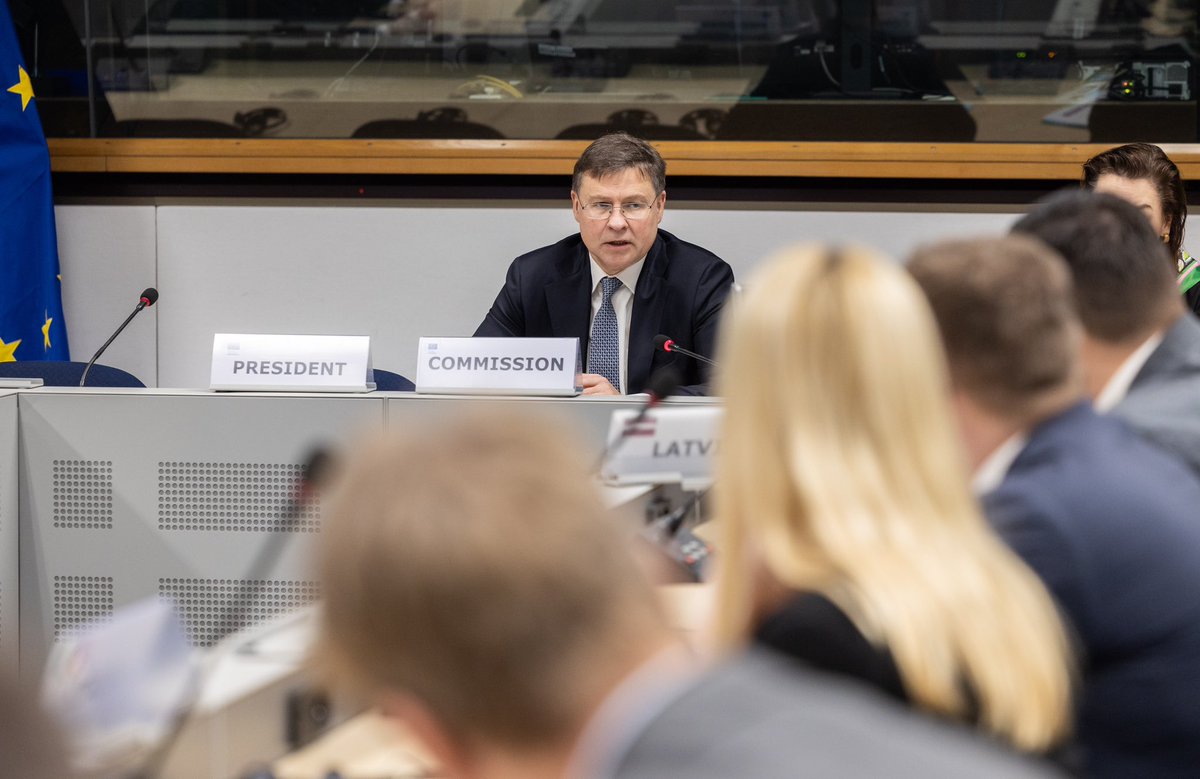 Ar Saeimas Eiropas lietu komisiju Briselē apspriedām Eiropas 🇪🇺 un Latvijas 🇱🇻aktualitātes, tai skaitā:

Latvijai pieejamo ES finansējumu ekonomikas un drošības stiprināšanai,
atbalstu Ukrainai un sankcijas pret Krieviju.

📍Turpināsim darbu!