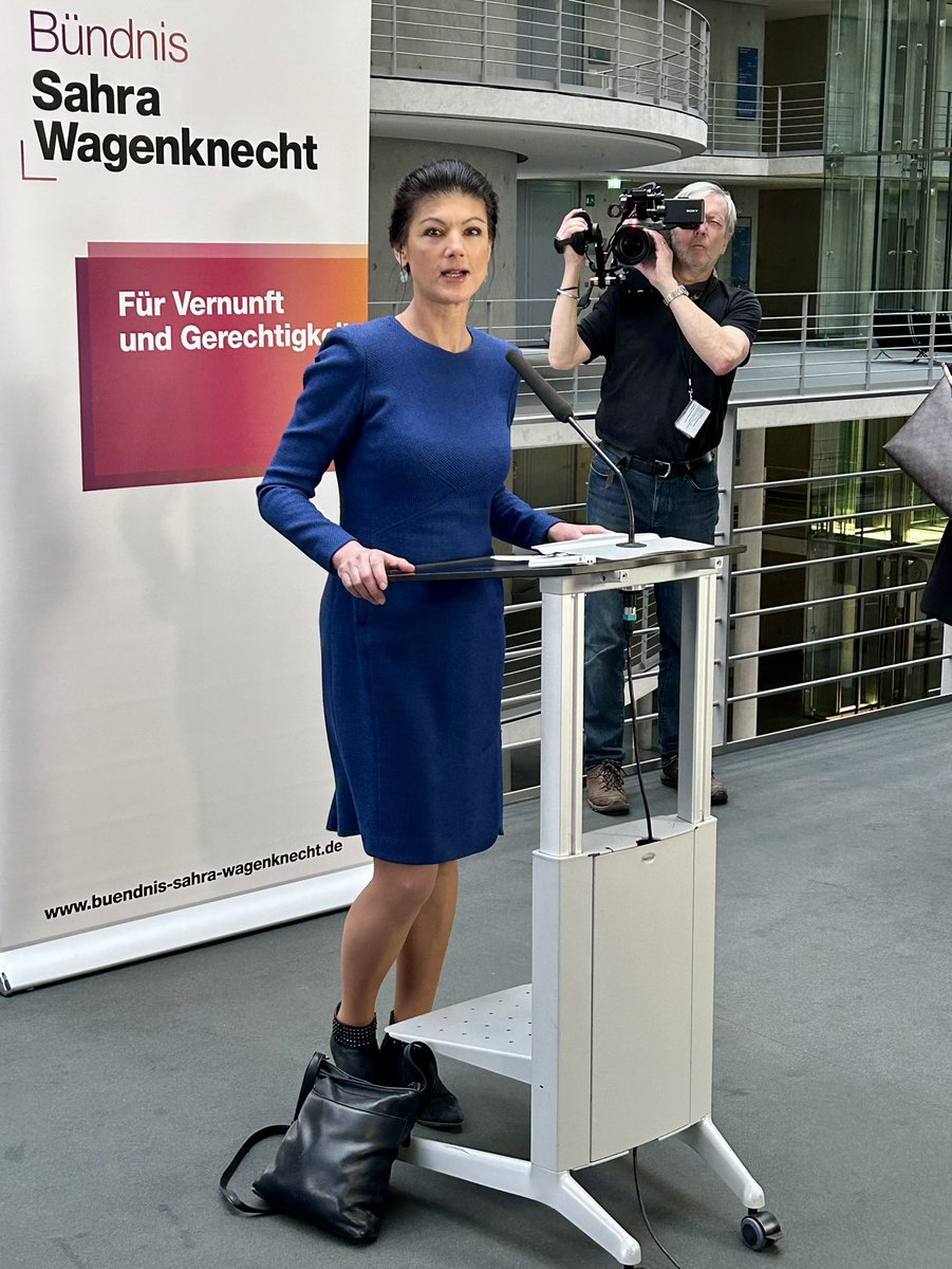 Eigentlich sollte es um die alte linke und neue #BSW Forderung nach 14 € #Mindestlohn gehen. Dann kam aber Außenpolitik mit Angst von #Wagenknecht: „Wer den Krieg nach Russland tragen will, der trägt den Krieg nach Deutschland“.