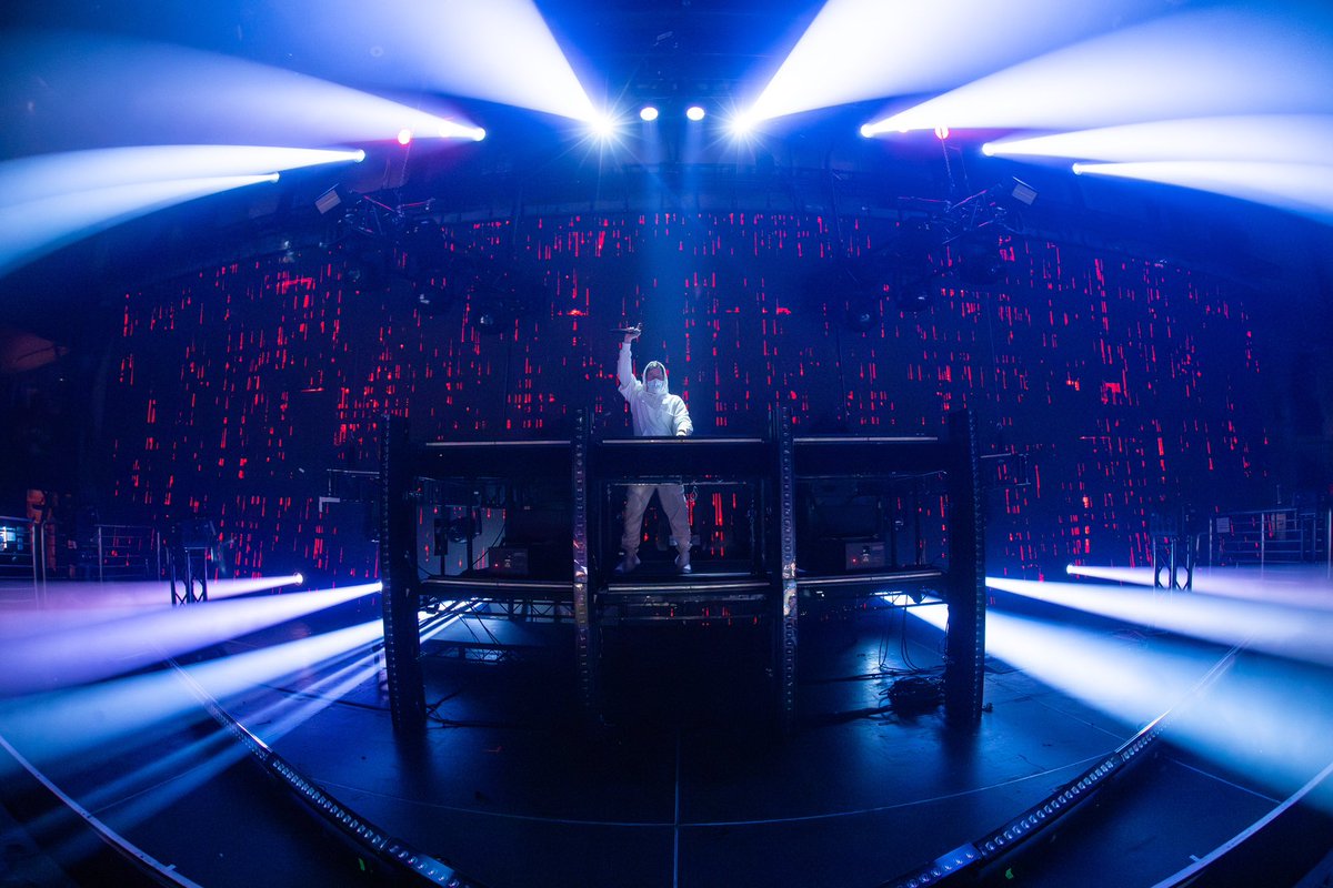 IAmAlanWalker's tweet photo. NEW YORK! You’ve been a blast 🔥 https://t.co/1mN2EMd0dY