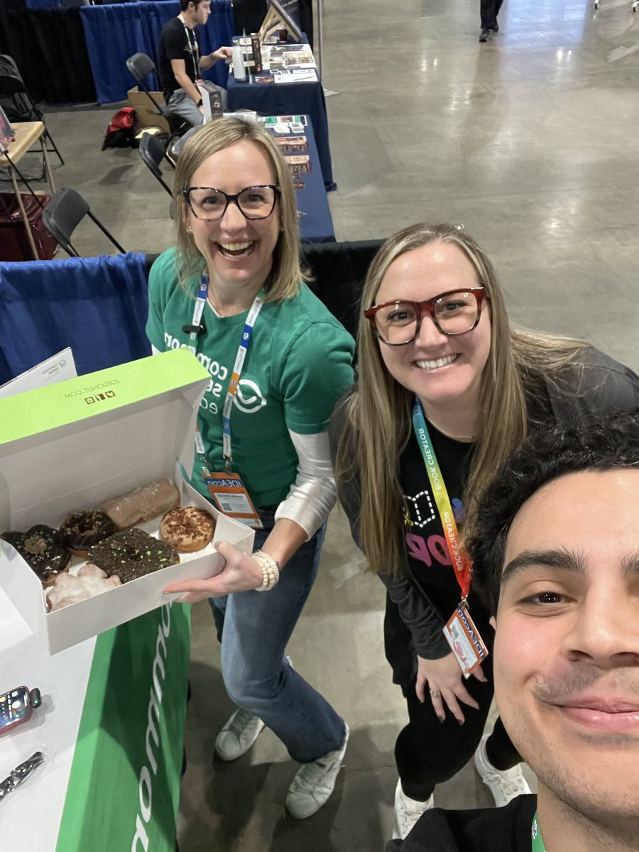 One of the kindest people @Jehehalt surprised @BookCreator_Cat and I with some delicious donuts from @lovejoedonut this morning! What a sweet (😉) way to start the day! 🍩 #IDEAcon 💚