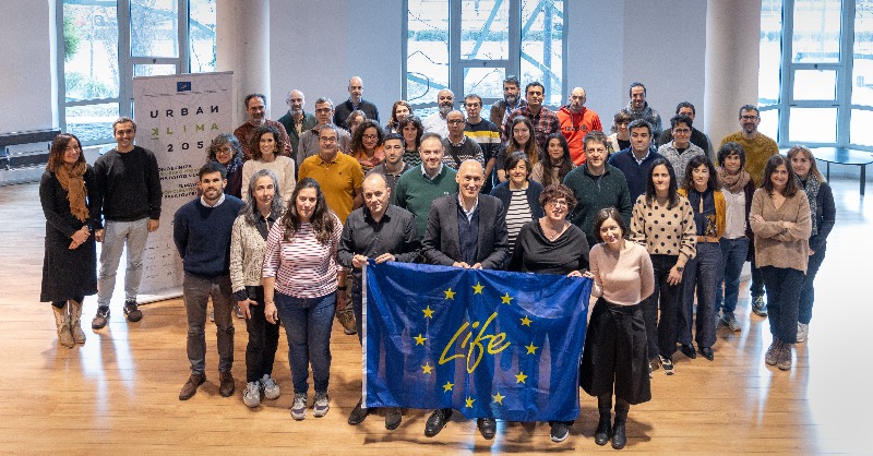 Ihobe_Eus's tweet photo. 🌏🌡️🇪🇺@urbanklima2050 muestra en Álava los avances de sus acciones climáticas a la asistencia técnica de la @EU_Commission.
La Project Officer de @cinea_eu y la monitora #ELMEN han visitado Euskadi para conocer los avances del proyecto, una vez finalizada la Fase II.
ℹ️ INFO👇🏼