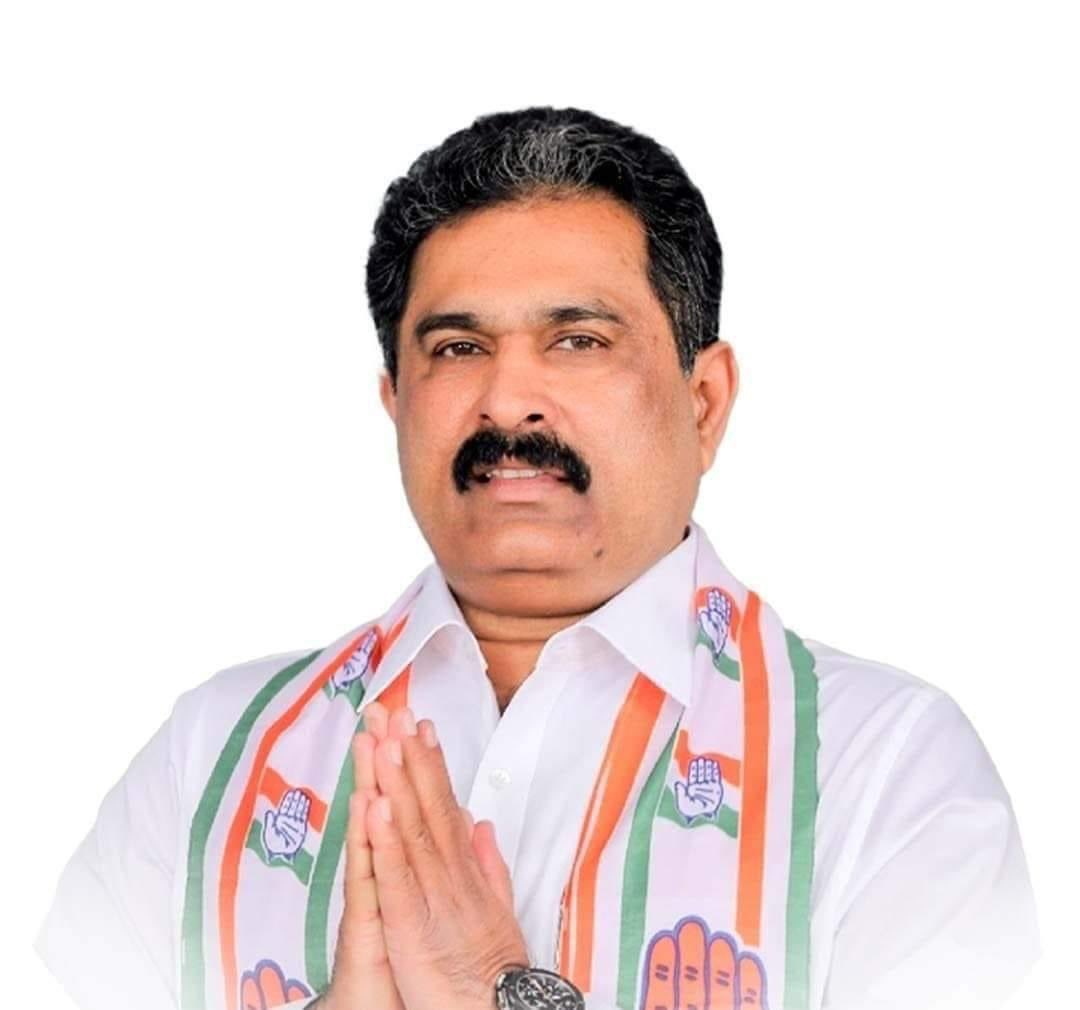 Sowmyareddyr's tweet photo. Congratulations to Sri. @mlcputtanna , on winning the Bengaluru Teachers' constituency MLC elections. 

His win reflects teachers' faith in our Congress party. 
We stand committed to strengthening teacher empowerment & improving education across Karnataka! 

#PuttannaWins #CongressForTeachers #SowmyaReddy #Jayanagar