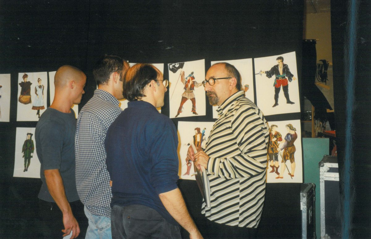 dagolldagom's tweet photo. Avui ens transportem al 1997 amb la presentació a la companyia de 'Els Pirates' de la maqueta de l'escenografia de Lluc Castells i Josep Castells i dels figurins de vestuari d'Isidre Prunés. Quins records!🏴‍☠️

Els reconeixeu?🧐

#dagolldagom #teatremusical #elspirates https://t.co/fWyugQWmGE
