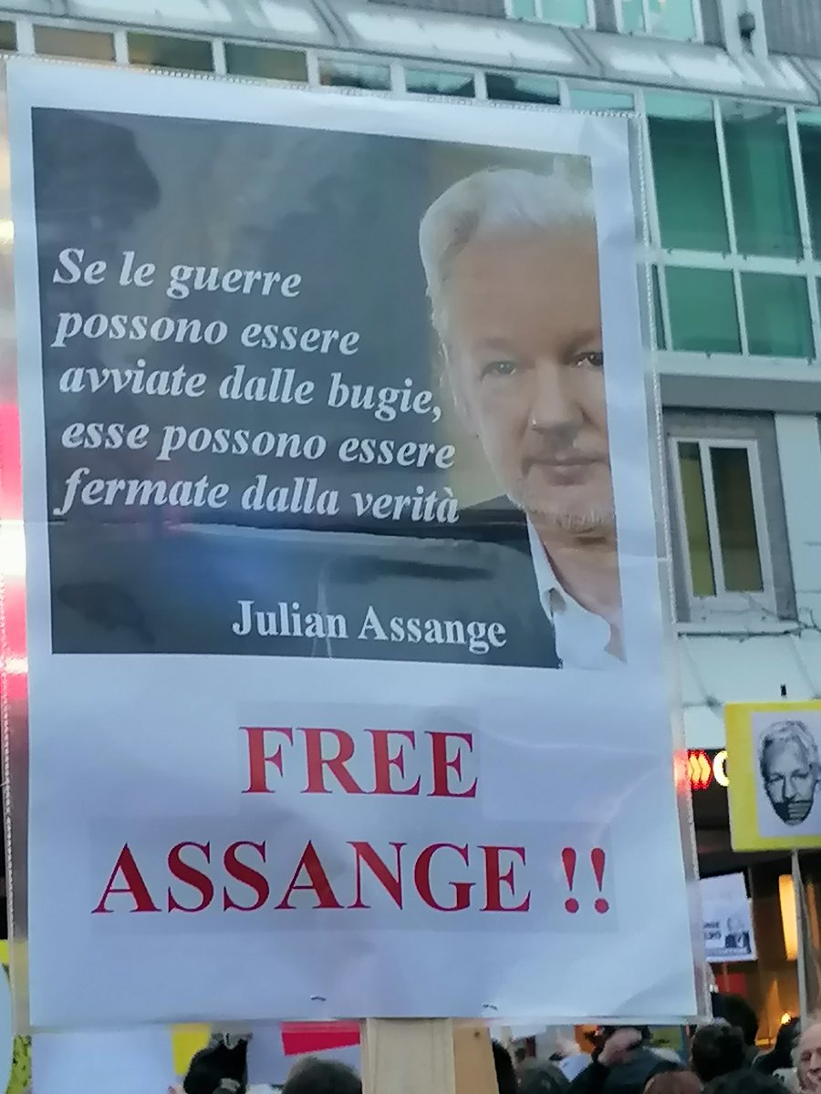 #shame ! #shame ! People are shouting in #milan pretending #freedom for #JulianAssangeNOW