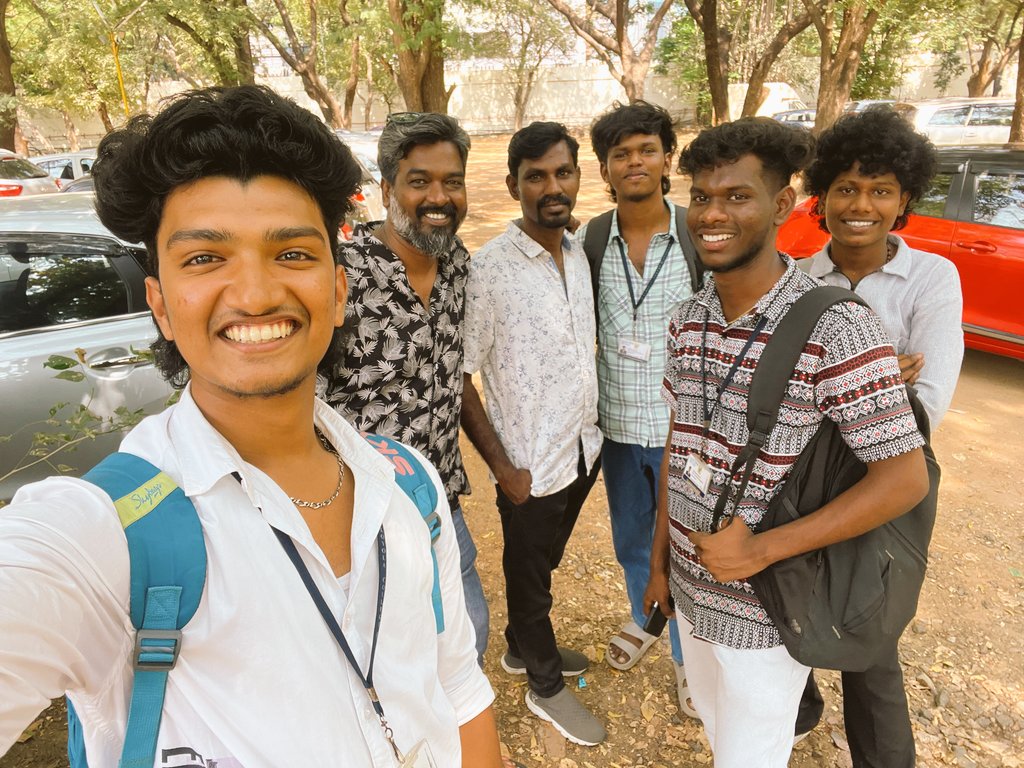 salshvilson's tweet photo. இன்று ப்ளூ ஸ்டார் திரைபடத்தின் இயக்குனர், கலை இயக்குனர், Writter மற்றும் படத்தொகுப்பாளர் தோழர்களை சந்தித்தோம்  🎬❤️‍🔥
#BlueStar @beemji @BlueStarOffl  @chejai007 @imKBRshanthnu @AshokSelvan @prithviactor @iKeerthiPan @Lovekeegam @that_Cameraman @EditorSelva https://t.co/Svv5XM0Lij