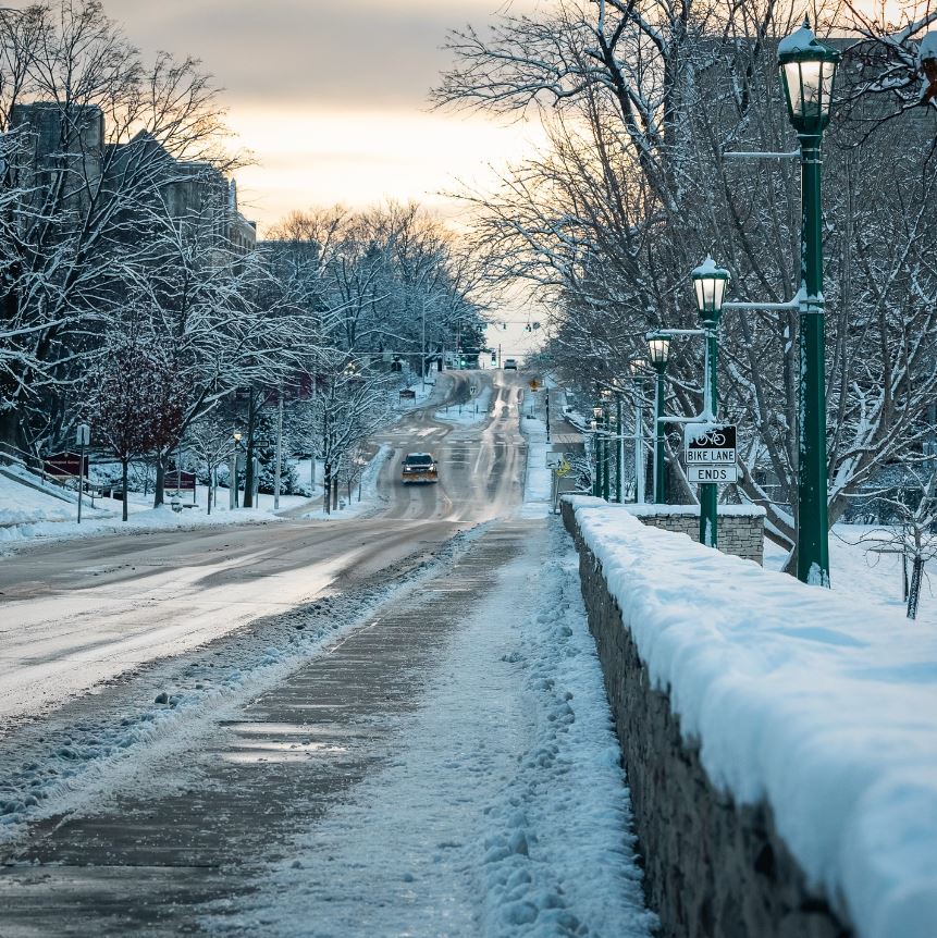 Winters in Bloomington 😍❄️ What are your favorite activities to do in the winter? 📷: @bloomingtonbasecamp