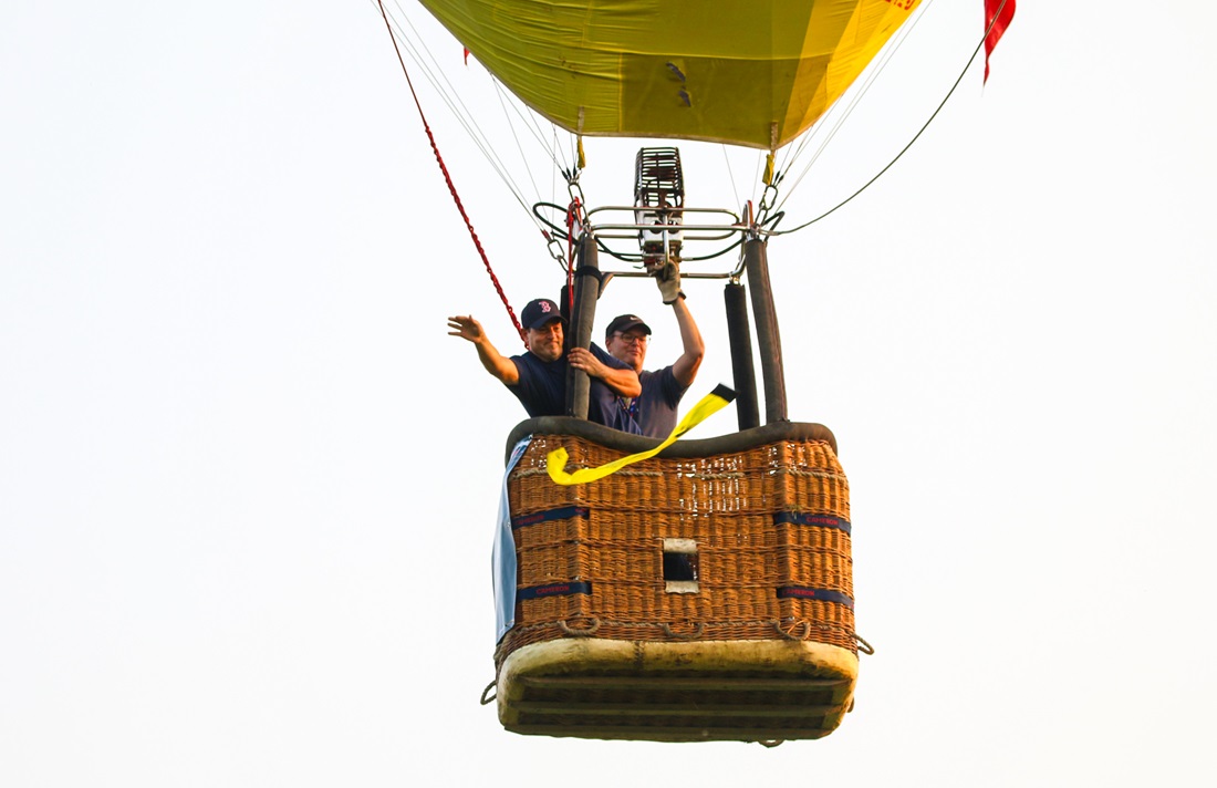 airsports_fai's tweet photo. Nothing is possible alone...🤝
Join Jonathan Perron-Clow in the 1st in his series on #airsports event organisation - for total beginners.
Part 1: first find your #pilots...
👉 Read guide: https://t.co/MLBMIo79B6
#hotairballoon #eventorganisation #ballooning https://t.co/7xCTGmM7Db