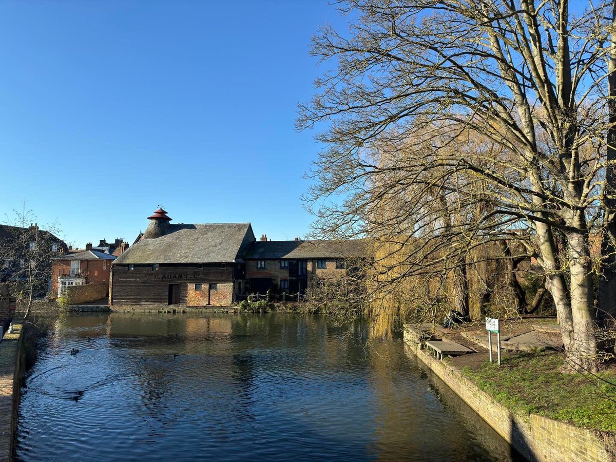 How lucky are we to have scenes like this on our doorstep 😃 It’s true what they say .. The Best Things In Life Are Free ❤️ Have a lovely afternoon Hertford ☀️👏👍