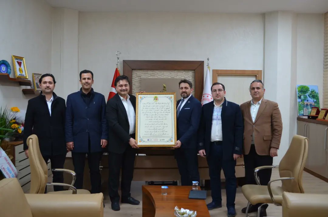 CİHANDER Yönetim Kurulu Üyesi Ümit Helvacıkara, Hayrat Vakfından Abdullah Koca, Mustafa Yaprak, İbrahim Güngör ve Haysiad'dan İbrahim Güngör İl Müdürümüz Mutlu Kaya'yı ziyaret ederek hayırlı olsun dileklerinde bulundular.
Nazik ziyaretleri dolayısıyla kendilerine teşekkür ederiz.