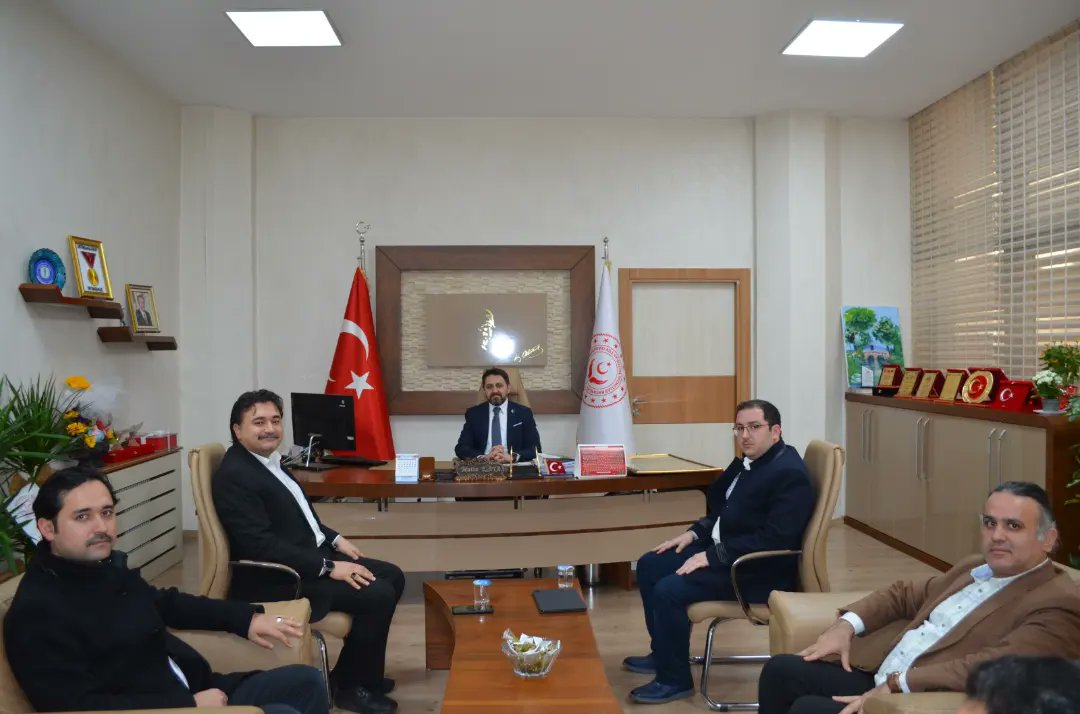 Gaziantepashim's tweet photo. CİHANDER Yönetim Kurulu Üyesi Ümit Helvacıkara, Hayrat Vakfından Abdullah Koca, Mustafa Yaprak, İbrahim Güngör ve Haysiad'dan İbrahim Güngör İl Müdürümüz Mutlu Kaya'yı ziyaret ederek hayırlı olsun dileklerinde bulundular.
Nazik ziyaretleri dolayısıyla kendilerine teşekkür ederiz. https://t.co/SNNpyReoIh