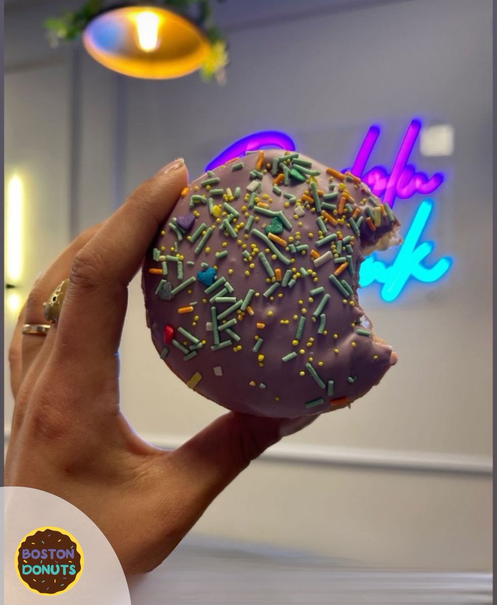 Dopdolu mutluktan, bir ısırıkta siz alın!🤩🍩
#donuts #doughnuts #kış #kışlezzetleri #gurme #gurmelezzetler #donut #donutslove #kasım #tatlıkrizi #günlüktaze #delicious #special #colorful #lezzet #kahve #coffee #dopdolumutluluk #love #donutslove